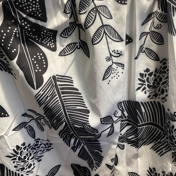 NWT Pattern Wrap Dress - Picture 3 of 4